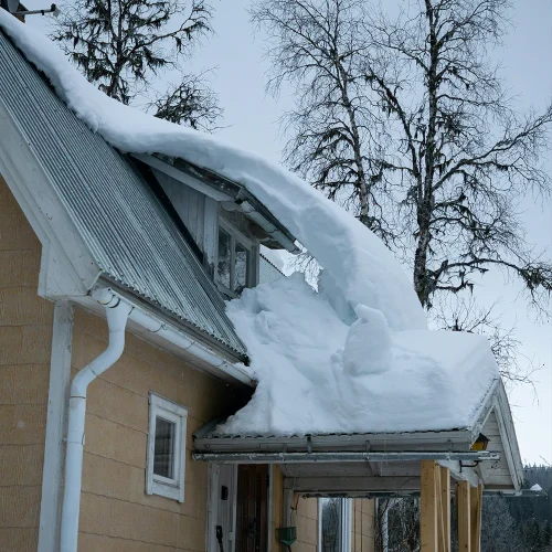 Emergency-Roof-Snow-Removal