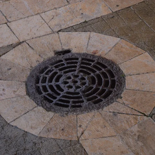 Roof-Drainage-Maintenance
